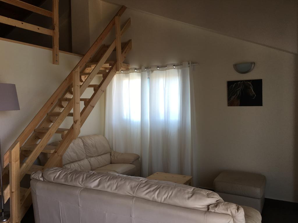 Arion Stables & Apartments แอร์ซอนิสซอส ภายนอก รูปภาพ