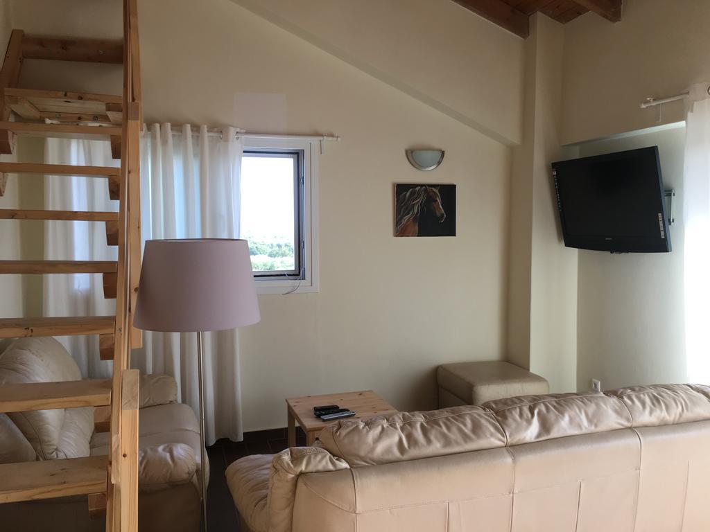 Arion Stables & Apartments แอร์ซอนิสซอส ภายนอก รูปภาพ